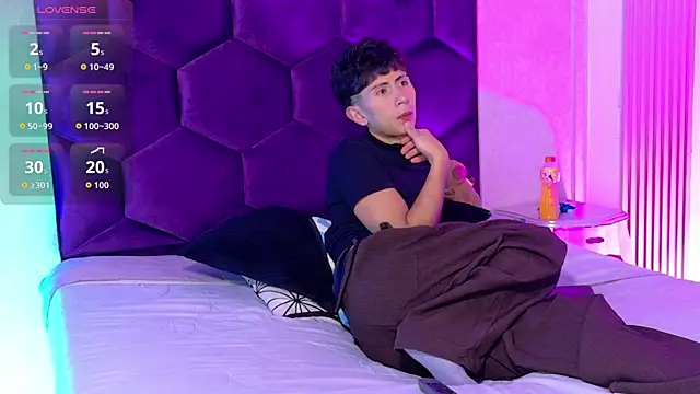 AndyJustgame  online show from April 16, 4:23 am