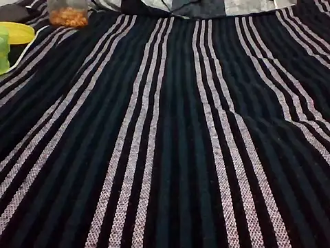 desilund0230 online show from April 16, 6:52 pm