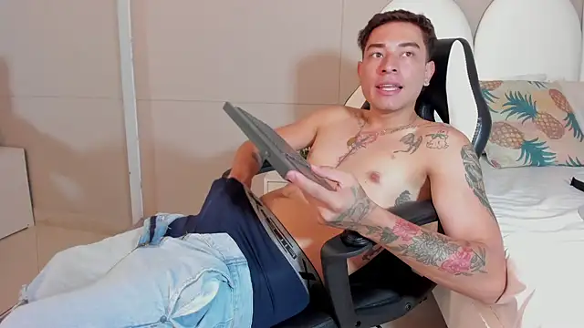 Thiago 2003  online show from March 18, 7:50 pm