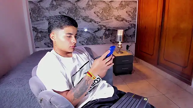 Liam Dustin online show from April 29, 9:43 pm
