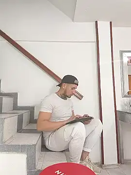 AndresXm  online show from March 18, 2:25 am