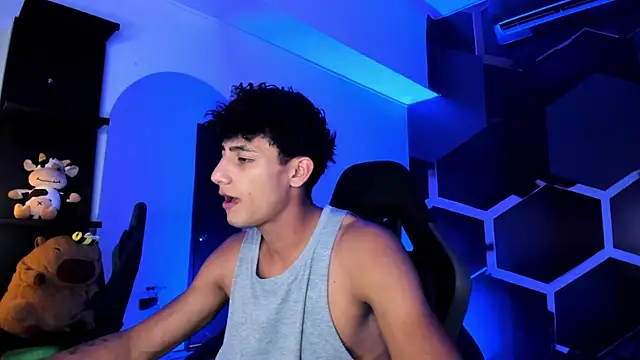MaxiimoRomano  online show from July 8, 7:07 pm