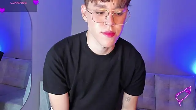 Tom Parker  online show from June 26, 3:42 am