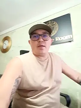 maximo daddy online show from April 18, 3:24 pm