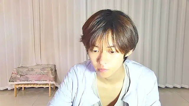 buding-001 online show from April 19, 11:42 am