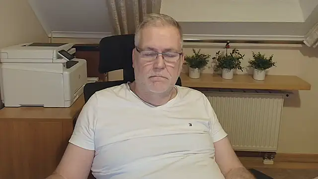 buddybear 1968 online show from March 27, 9:49 pm