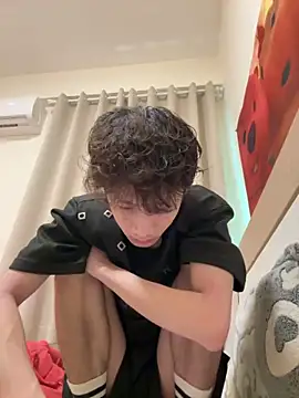 sexyboy-3525 online show from May 7, 3:50 am