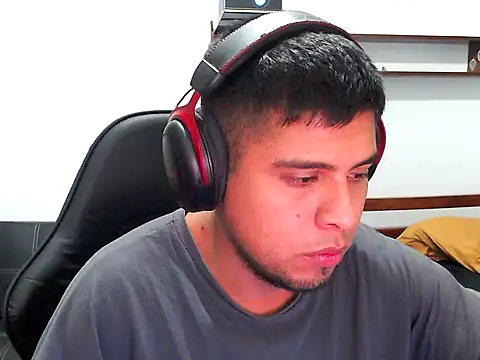 axellrz  online show from April 4, 11:35 pm