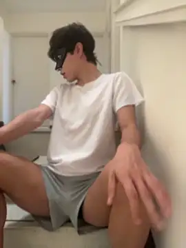 ojitosdegato online show from April 21, 4:02 pm