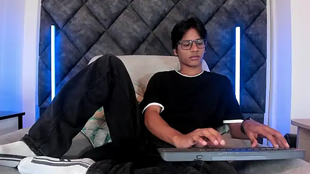 LiamKron online show from May 26, 12:01 pm