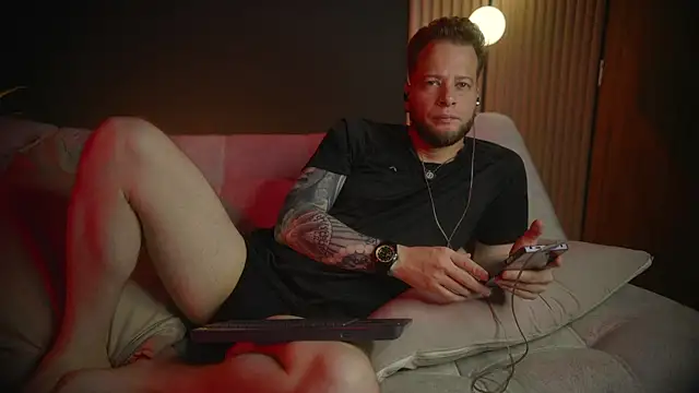 Axxel Foxx online show from April 9, 7:42 pm