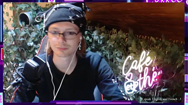 SkinnyAlex1312 online show from April 14, 3:33 pm