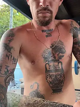 youngwildfreee online show from April 15, 11:15 pm