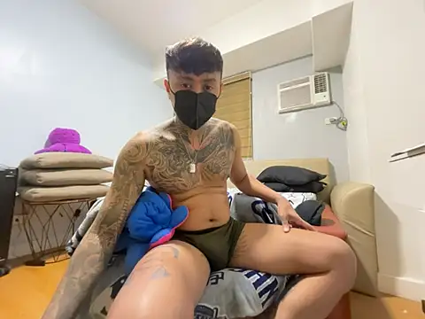 tattoo hottie online show from April 18, 12:06 pm