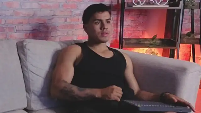 AARON SKYLON online show from April 18, 12:23 am