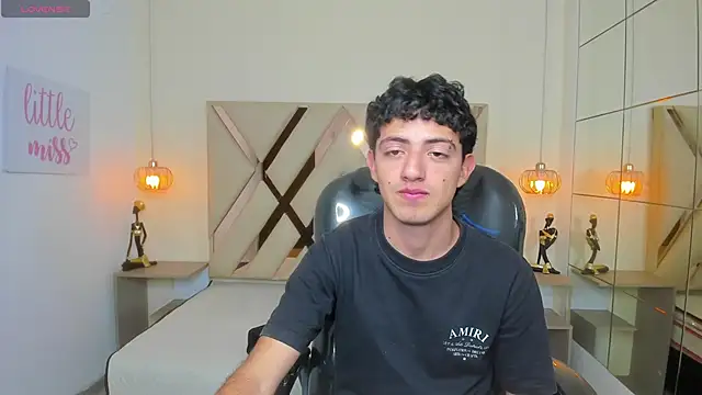 XebasTwink online show from April 17, 8:11 pm