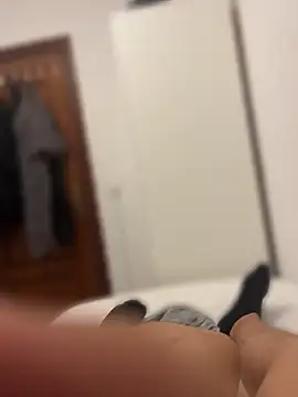 andresgh10 online show from April 20, 6:21 pm