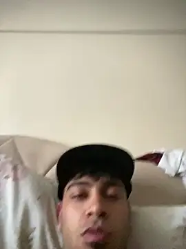 astoperaaa online show from April 23, 1:57 pm