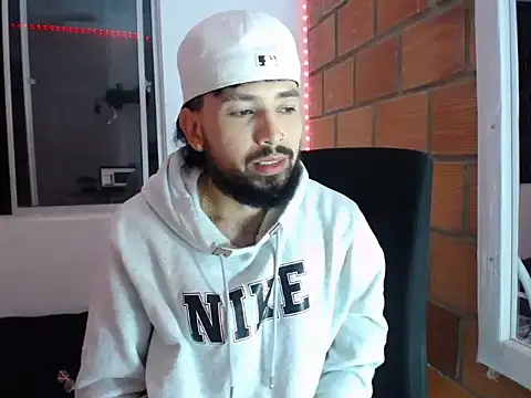 camilorestrepo77 online show from May 28, 3:48 am