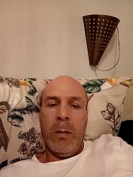 Iulian198128 online show from May 1, 7:49 pm