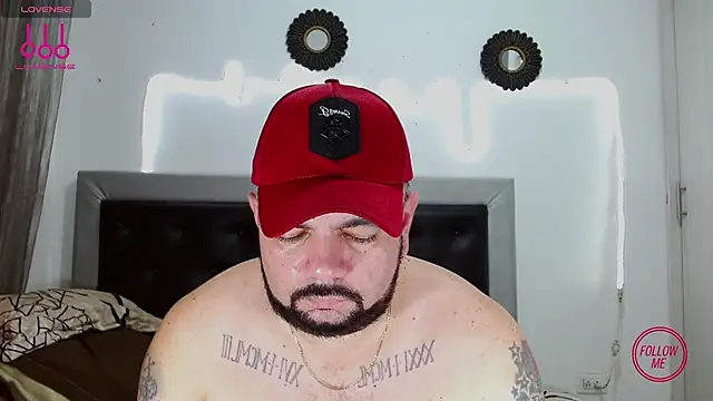 Snapshot of perverseveteranmanxxx chatting on September 11, 10:20 pm perverseveteranmanxxx online show from September 11, 10:20 pm