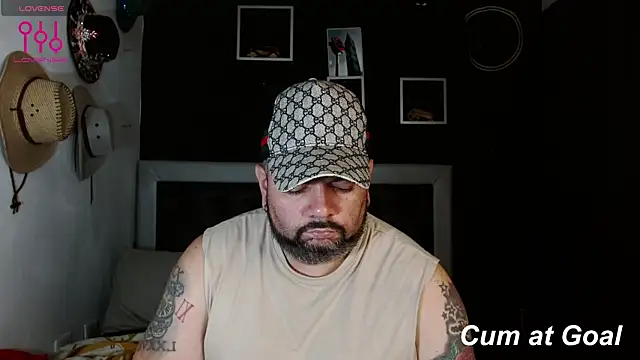 Snapshot of perverseveteranmanxxx chatting on December 5, 1:58 am perverseveteranmanxxx online show from December 5, 1:58 am