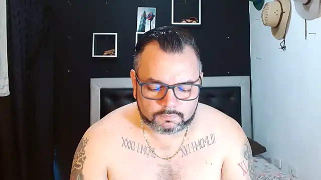 Snapshot of perverseveteranmanxxx chatting on February 5, 8:25 pm perverseveteranmanxxx online show from February 5, 8:25 pm