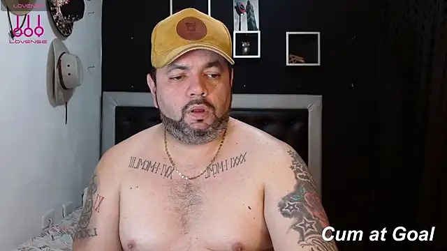 Snapshot of perverseveteranmanxxx chatting on January 8, 3:40 am perverseveteranmanxxx online show from January 8, 3:40 am