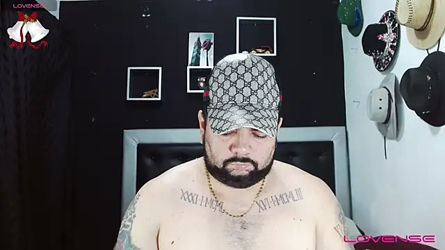 Snapshot of perverseveteranmanxxx chatting on December 30, 4:20 am perverseveteranmanxxx online show from December 30, 4:20 am