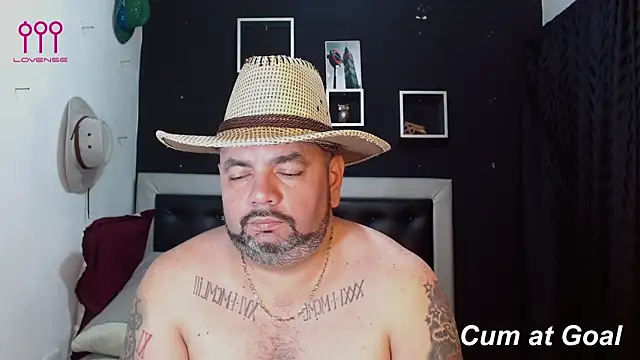 Snapshot of perverseveteranmanxxx chatting on January 20, 11:32 pm perverseveteranmanxxx online show from January 20, 11:32 pm