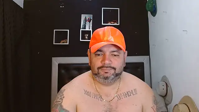 Snapshot of perverseveteranmanxxx chatting on February 2, 11:21 pm perverseveteranmanxxx online show from February 2, 11:21 pm