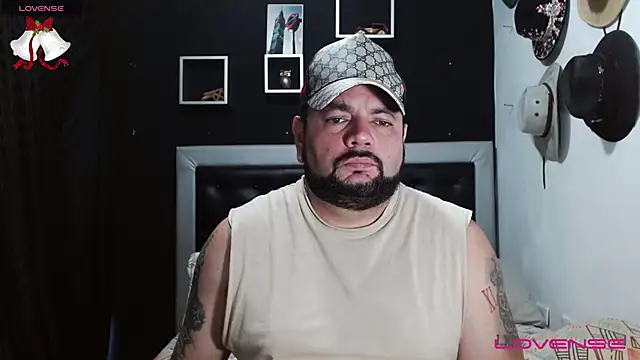 Snapshot of perverseveteranmanxxx chatting on December 31, 7:29 pm perverseveteranmanxxx online show from December 31, 7:29 pm