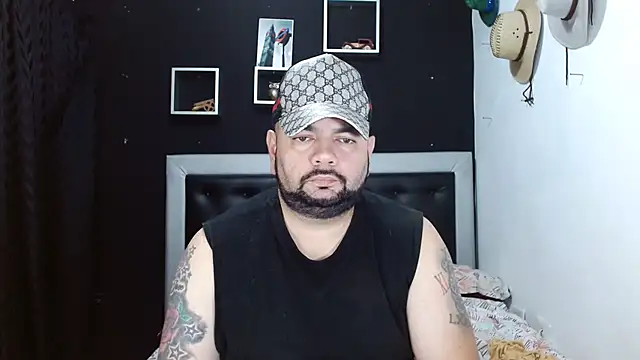 Snapshot of perverseveteranmanxxx chatting on February 18, 3:21 am perverseveteranmanxxx online show from February 18, 3:21 am