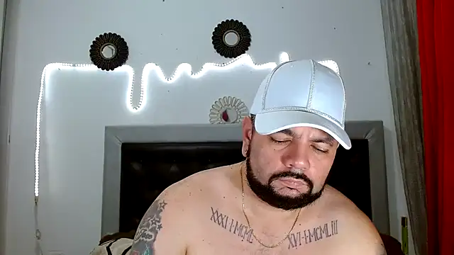 Snapshot of perverseveteranmanxxx chatting on September 23, 2:33 am perverseveteranmanxxx online show from September 23, 2:33 am