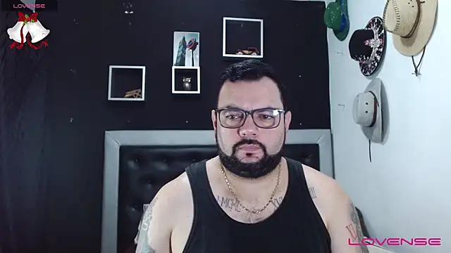 Snapshot of perverseveteranmanxxx chatting on December 23, 3:55 pm perverseveteranmanxxx online show from December 23, 3:55 pm