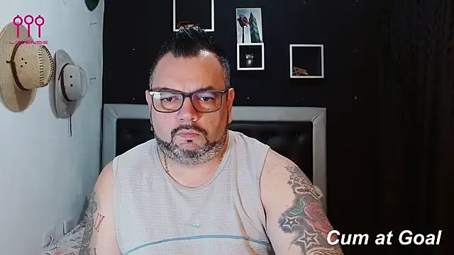 Snapshot of perverseveteranmanxxx chatting on January 30, 1:00 am perverseveteranmanxxx online show from January 30, 1:00 am