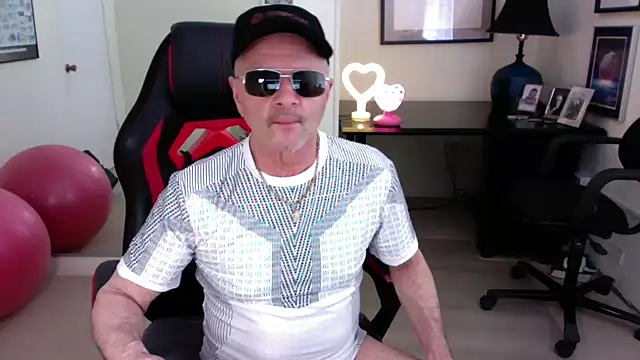 Snapshot of hotdadbod chatting on March 15, 8:32 pm hotdadbod online show from March 15, 8:32 pm