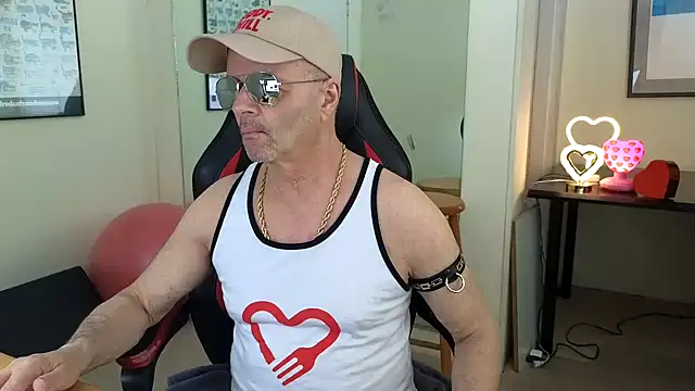 Snapshot of hotdadbod chatting on March 16, 8:21 pm hotdadbod online show from March 16, 8:21 pm