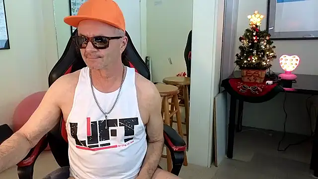 Snapshot of hotdadbod chatting on December 8, 9:08 pm hotdadbod online show from December 8, 9:08 pm