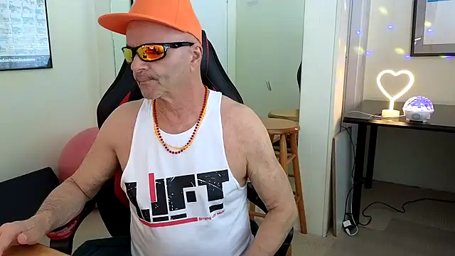 Snapshot of hotdadbod chatting on March 7, 9:38 pm hotdadbod online show from March 7, 9:38 pm