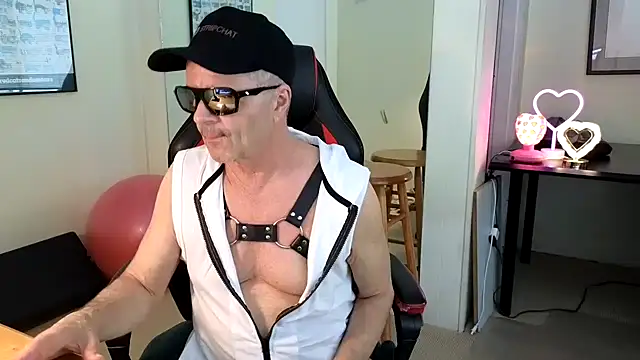 Snapshot of hotdadbod chatting on February 1, 9:19 pm hotdadbod online show from February 1, 9:19 pm