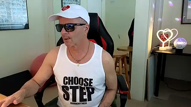 Snapshot of hotdadbod chatting on January 2, 9:39 pm hotdadbod online show from January 2, 9:39 pm