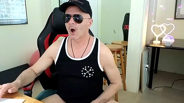 Snapshot of hotdadbod chatting on February 7, 9:37 pm hotdadbod online show from February 7, 9:37 pm