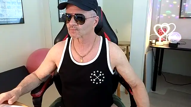 Snapshot of hotdadbod chatting on January 4, 9:41 pm hotdadbod online show from January 4, 9:41 pm