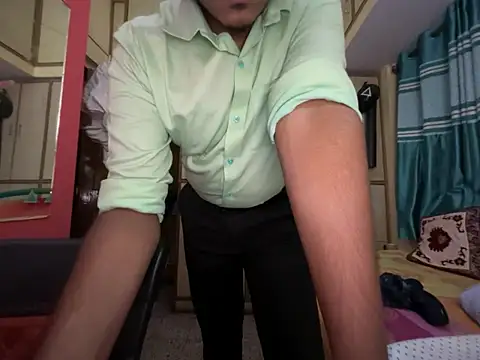 Snapshot of daddyyash_25 chatting on June 7, 6:04 pm daddyyash 25 online show from June 7, 6:04 pm