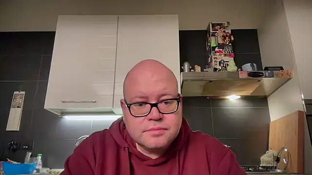 Snapshot of theitalianbear chatting on December 21, 3:03 am theitalianbear online show from December 21, 3:03 am