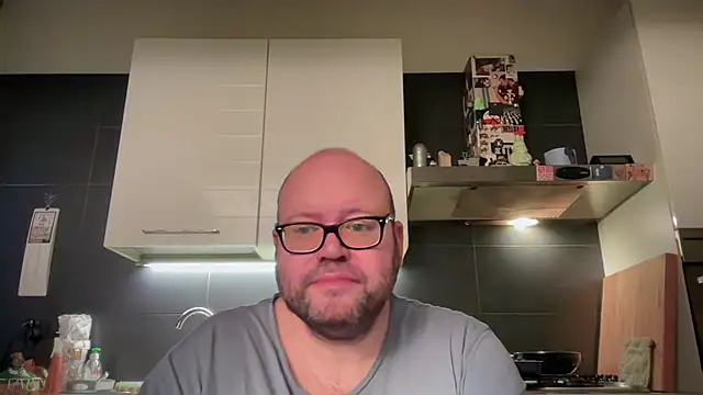 Snapshot of theitalianbear chatting on February 21, 5:35 am theitalianbear online show from February 21, 5:35 am
