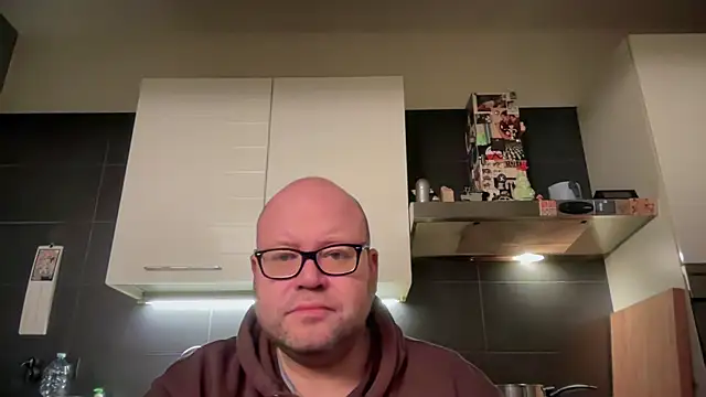 Snapshot of theitalianbear chatting on March 19, 3:52 am theitalianbear online show from March 19, 3:52 am