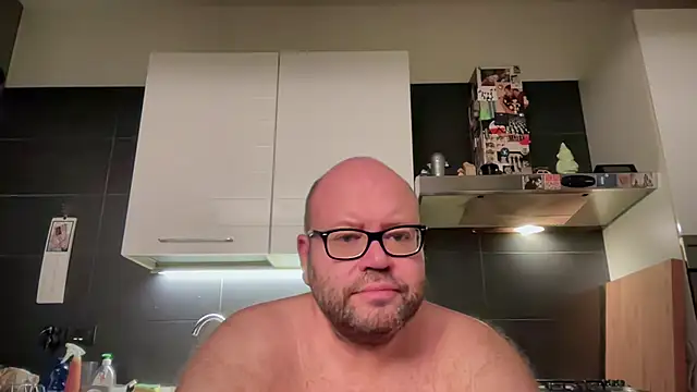 Snapshot of theitalianbear chatting on September 16, 2:12 am theitalianbear online show from September 16, 2:12 am
