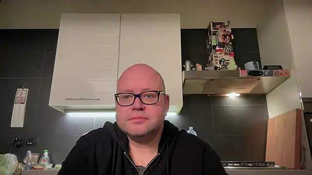 Snapshot of theitalianbear chatting on February 4, 12:19 am theitalianbear online show from February 4, 12:19 am
